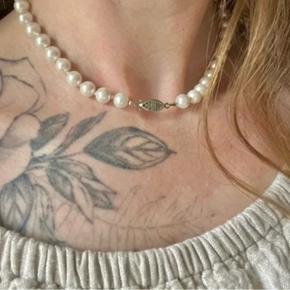 White Silver Pearl Necklace Vintage “Dove”  15” Marquise Fishhook Classic Simple - Picture 2 of 10